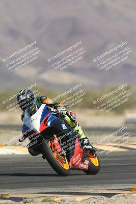 media/Oct-30-2025-Racers Edge (Thu) [[dabbdaf680]]/3-B Group/Session 2 (Turn 14)/